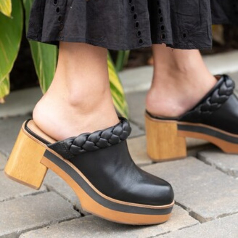 Bernardo Saffia Clogs - Black - 7.5